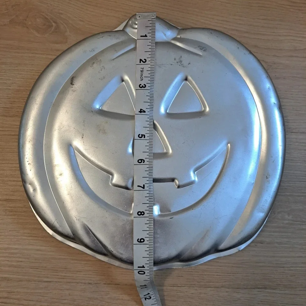 Wilton this pan